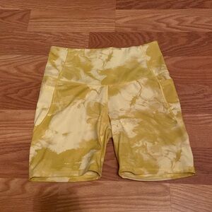 Women’s biker shorts-size large